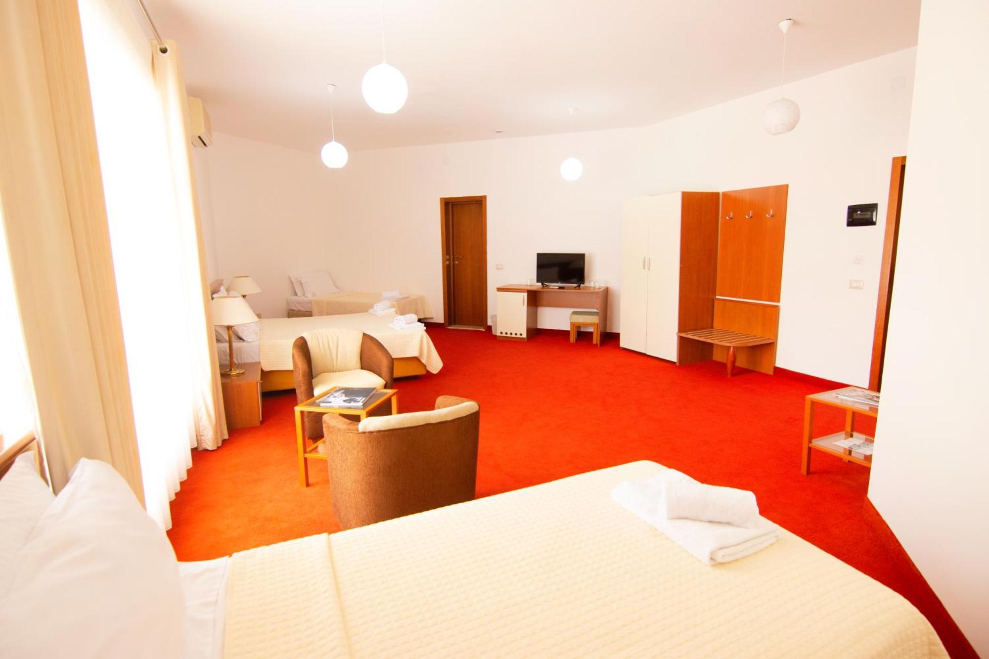 Chateau Linza Hotel Shkoze